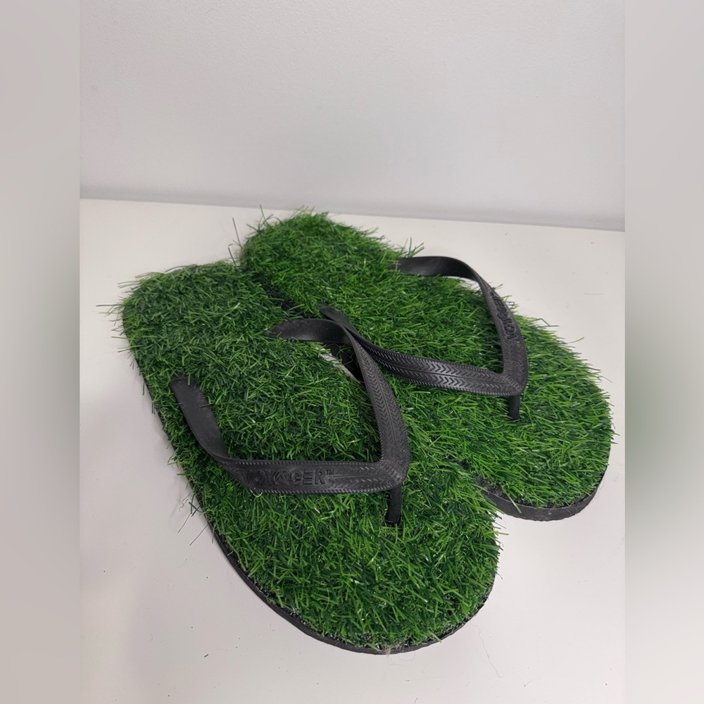 Voyager-branded fake grass flip-flops, new without tags